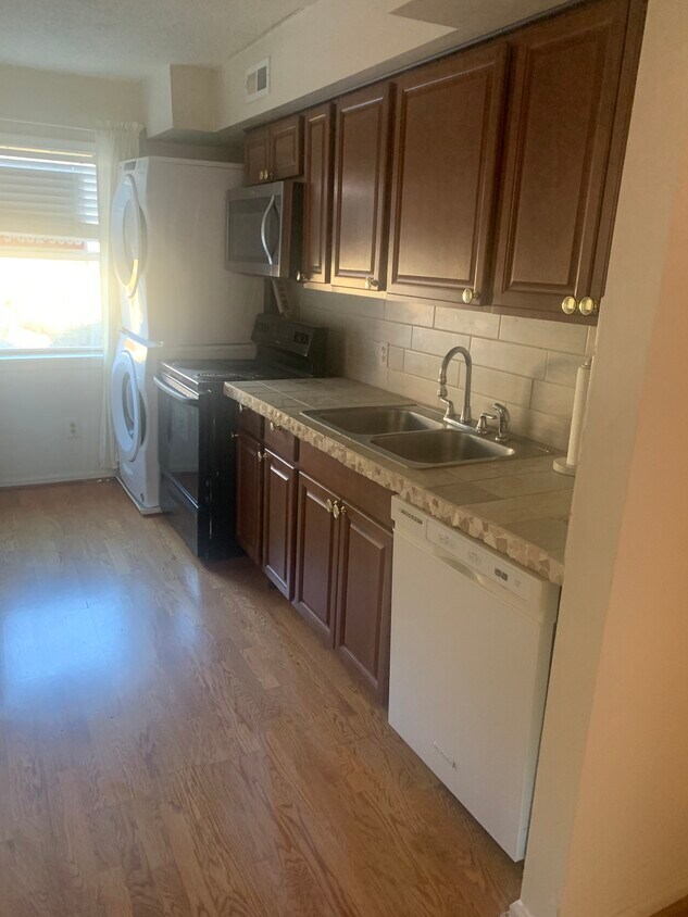 Primary Photo - 147 Schultz St
