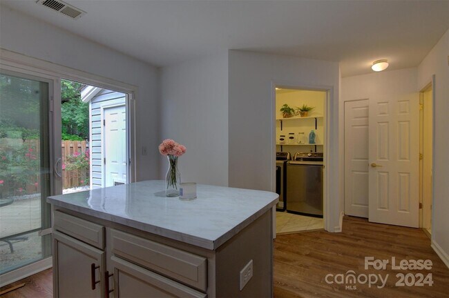 Building Photo - 3208 Summercroft Ln