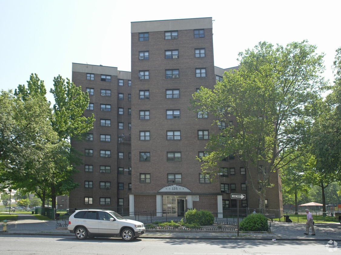 Foto del edificio - 135 Lexington Ave