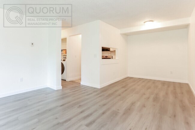Foto del edificio - 3 Bed 2 Bathroom Edmonds Condo!