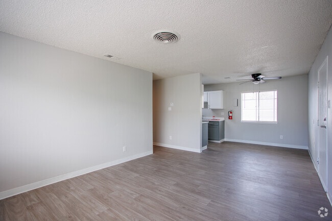 River Platinum - Dining Room - Valley Apartments