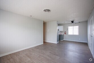 River Platinum - Dining Room - Valley Apartments