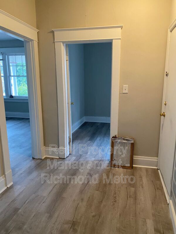 Foto del edificio - 3221 Hanes Ave
