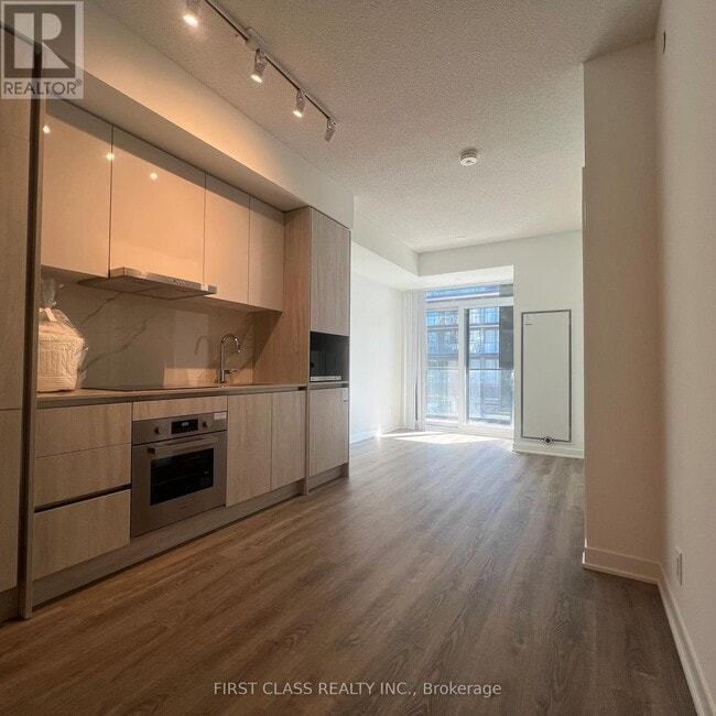 Photo du bâtiment - 180 Front St E