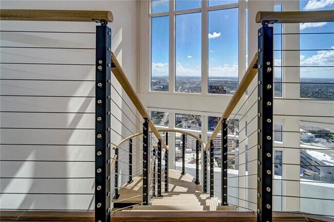 Foto del edificio - 215 N New River Dr E