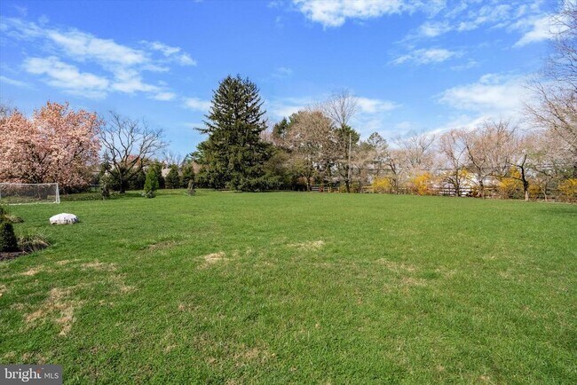 Building Photo - 1530 Briar Hill Rd