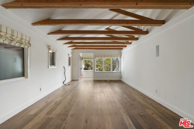 Foto del edificio - 4031 Camero Ave