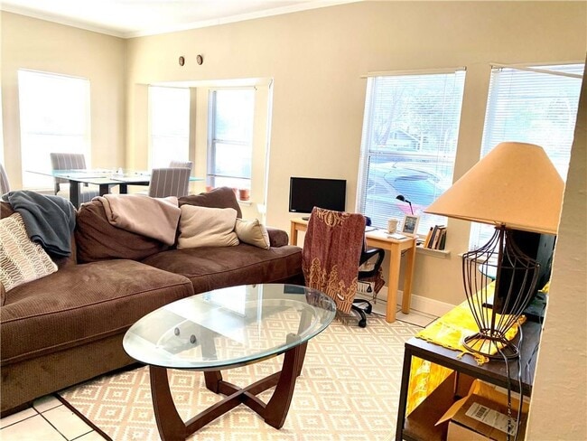 Foto del edificio - 503 E 38th St