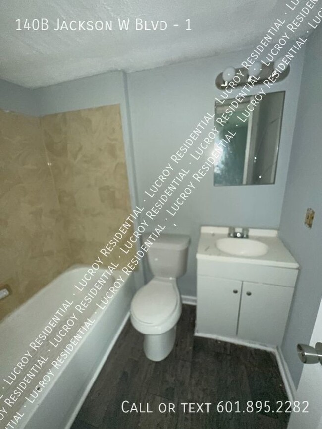 Building Photo - Newly renovated 1 bedroom, 1 bathroom apar...