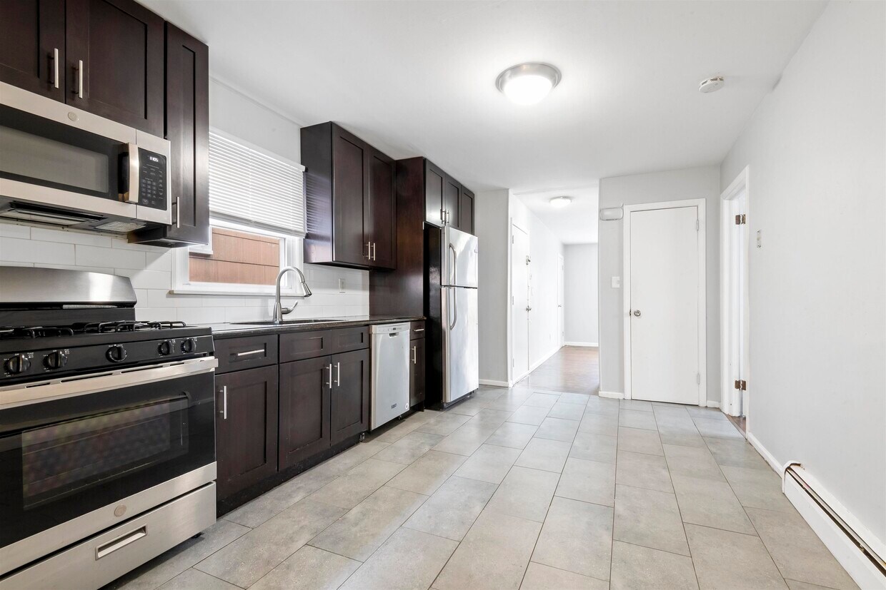 Foto principal - 292 Randolph Ave