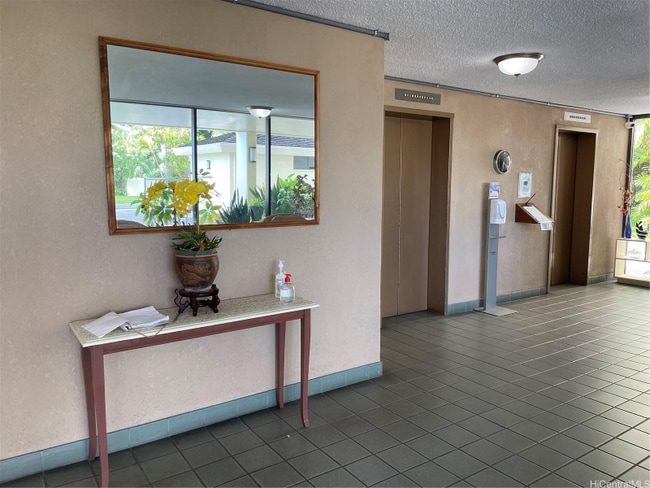 Building Photo - 1054 Green St