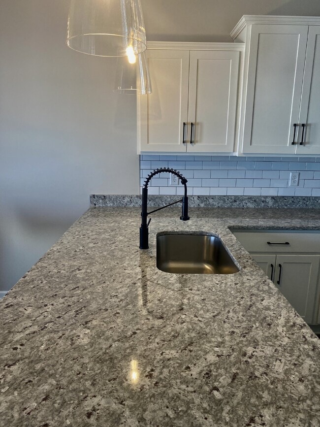 Building Photo - Beautiful Murfreesboro Townhome!