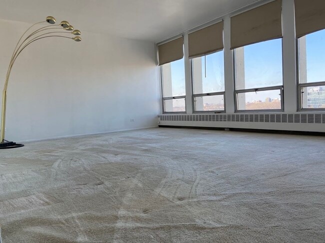 Building Photo - 1401 E 55th St