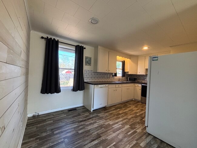 Building Photo - 521 Normandy Rd