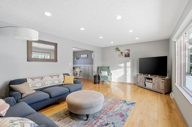 Foto del edificio - Spacious 4BR Home with Finished Basement & Fenced Yard in Olentangy Hills