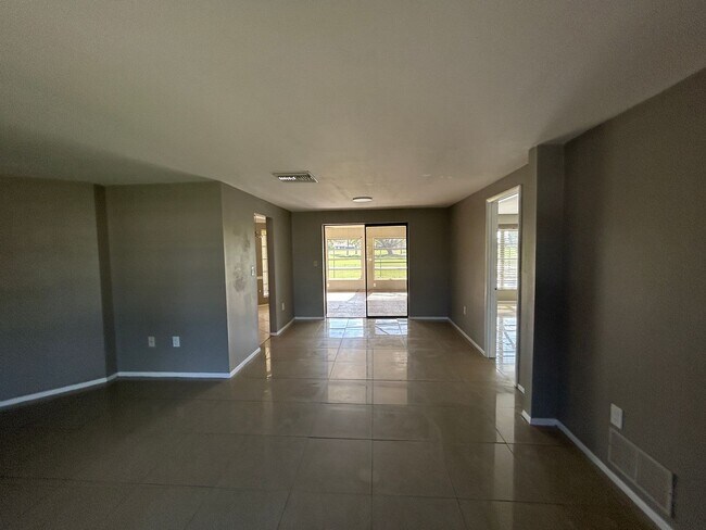 Foto del edificio - 2/2 Pool and Lawn Care Included!!