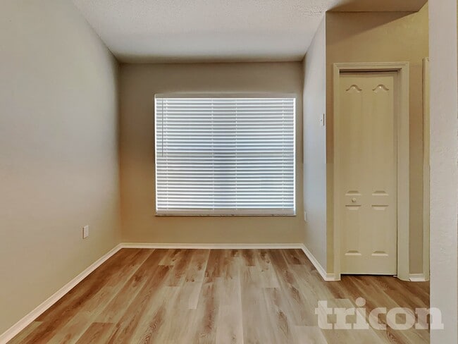 Foto del edificio - 3034 Wentworth Pl