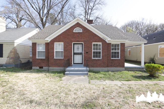 Building Photo - 2370 Larose Ave