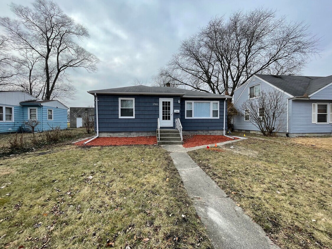 Foto principal - 17952 Roy St
