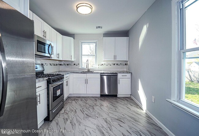 Building Photo - 13 W Wayne Terrace