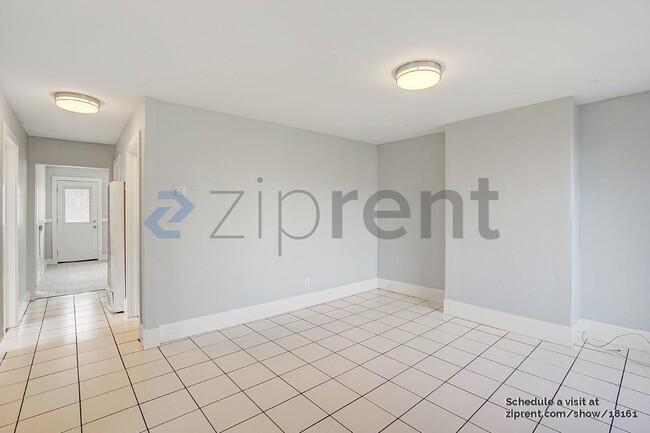 Building Photo - 1725 10th St