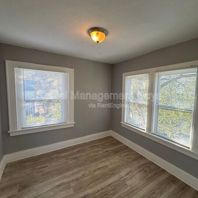 Foto del edificio - 4216 N Bryant Ave