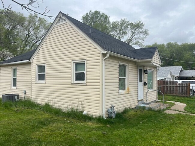 Foto del edificio - Newly remodeled home with 2nd kitchen in the basement