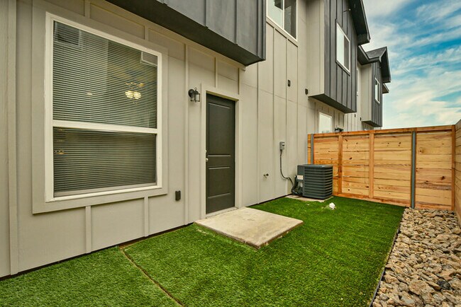 Foto del edificio - Luxury 3 Bed 2.5 Bath Townhome!