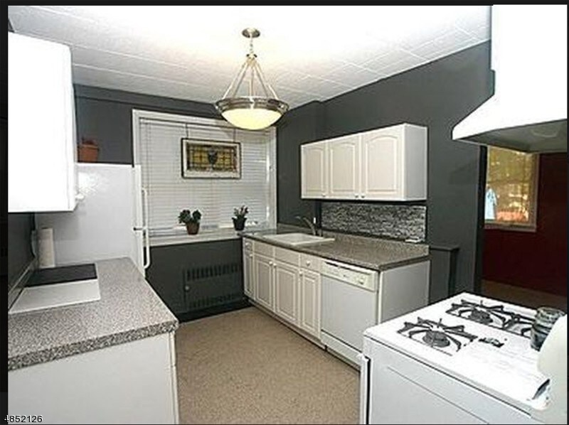 Primary Photo - 78 Midland Ave