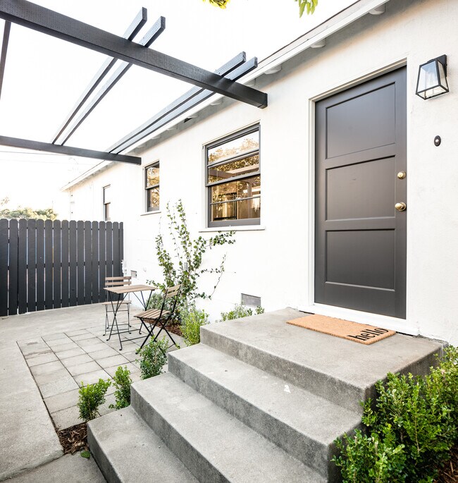 Foto del edificio - 11114 Exposition Blvd