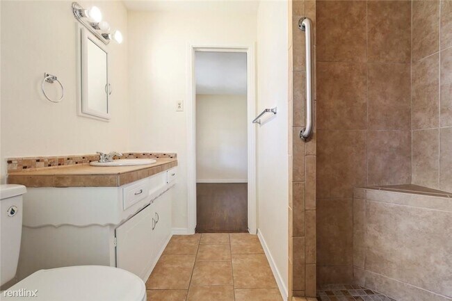 Building Photo - 3 br, 2 bath House - 3034 Sharpview Ln