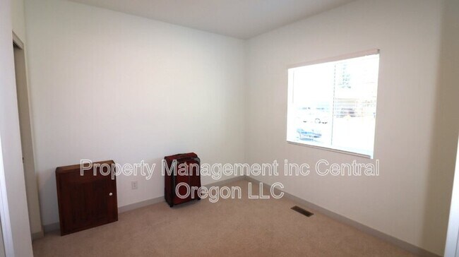 Foto del edificio - 16464 Bassett Rd