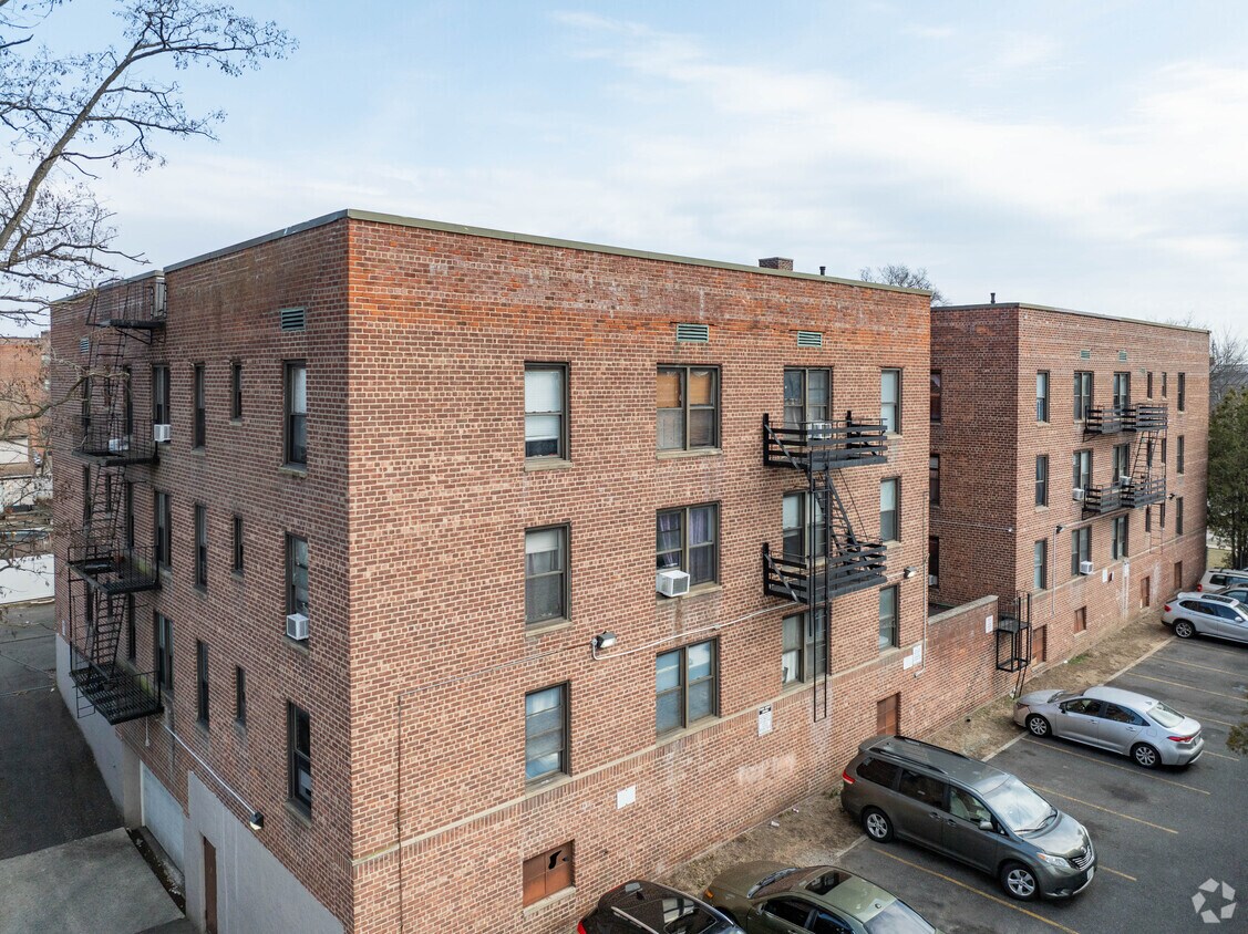 Foto del edificio - 40 Randall Ave