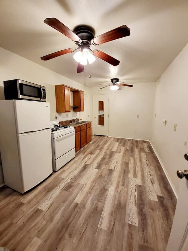 1008 Runnels St Unit C, Big Spring, TX 79720 Apartments at 1008