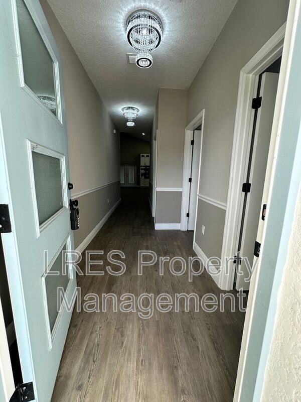 Foto del edificio - 3523 W Jefferson St