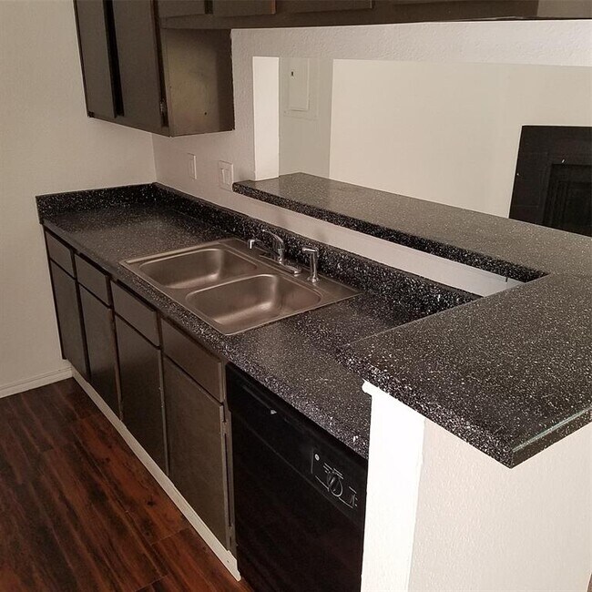 Foto del edificio - 7111 E Hwy 290
