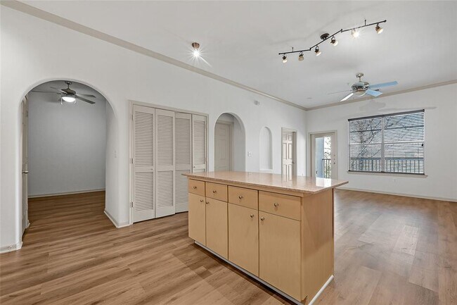 Foto del edificio - 1441 East St