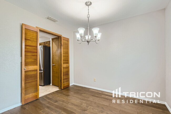 Foto del edificio - 4922 Willowhaven Cir