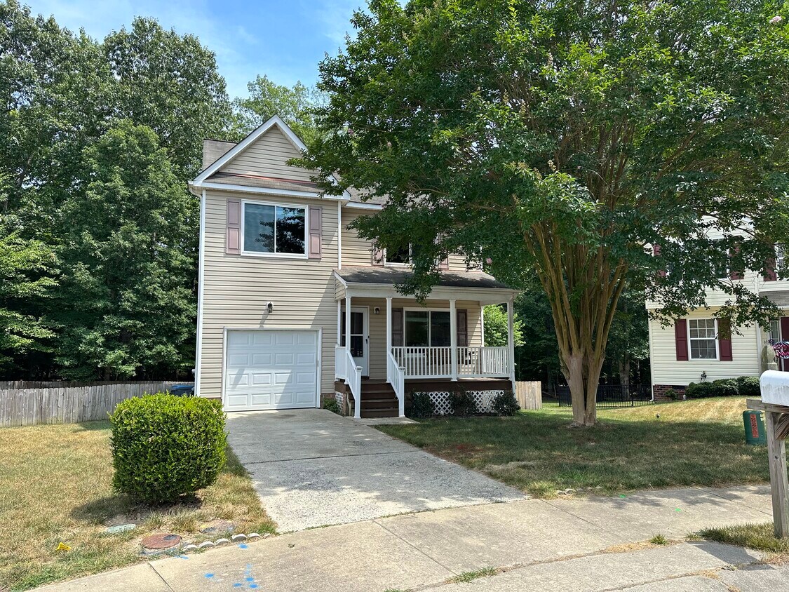 Primary Photo - 104 Pearl St