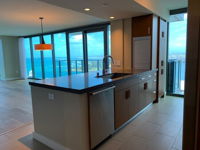 Foto del edificio - High Floor - Corner Unit - Ocean View - The Collection Condominium