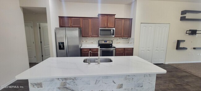 Building Photo - 8238 Meadow Walk Ln