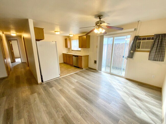 Building Photo - Charming 3 Bedroom, 2 Bath House with Gara...