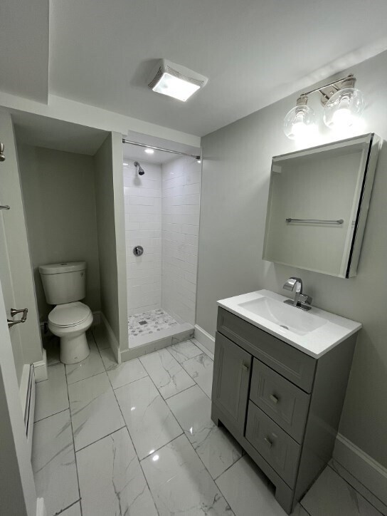 Foto del edificio - 351 E 8th St