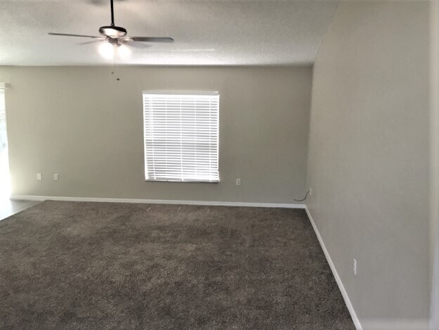 Foto del edificio - 2439 Larkwood Road