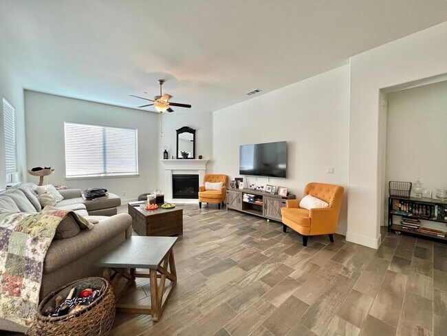 Building Photo - Beautiful Santana Ranch Home in Hollister