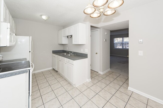 Building Photo - 1305 Mathis Ferry Rd