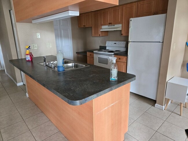 Building Photo - New to Market – Won’t Last! Beautiful 2 Be...