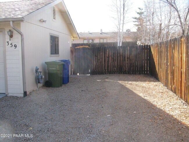 Building Photo - 359 Peregrine Ln