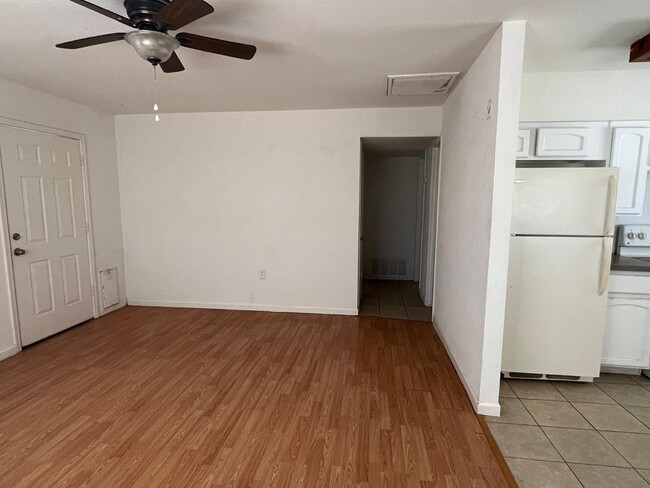 Building Photo - 116 E Beech Ave