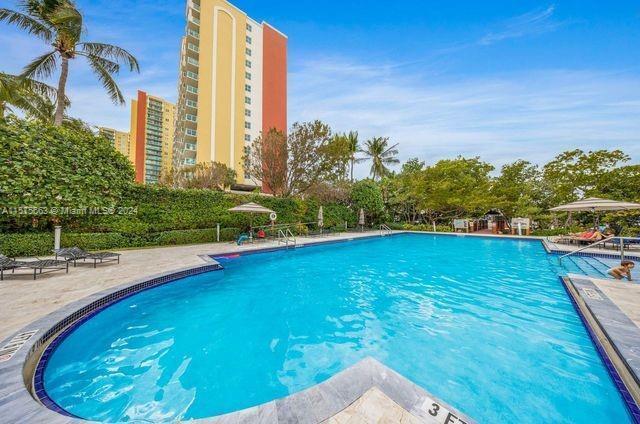 Foto del edificio - 17050 N Bay Rd
